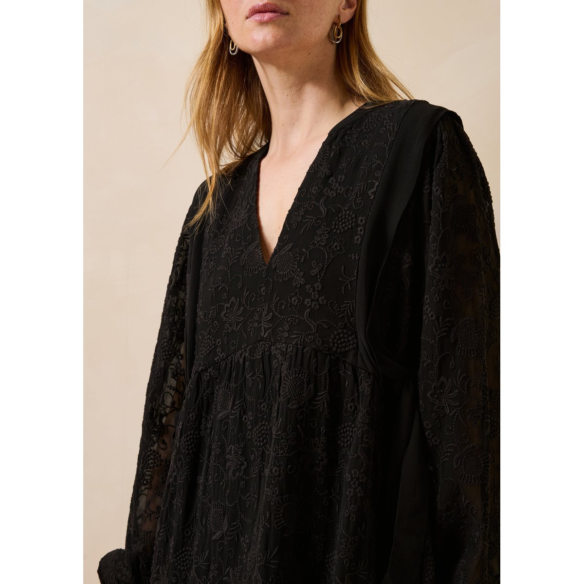 Robe courte brodée manches longues noir, LA FEE MARABOUTEE