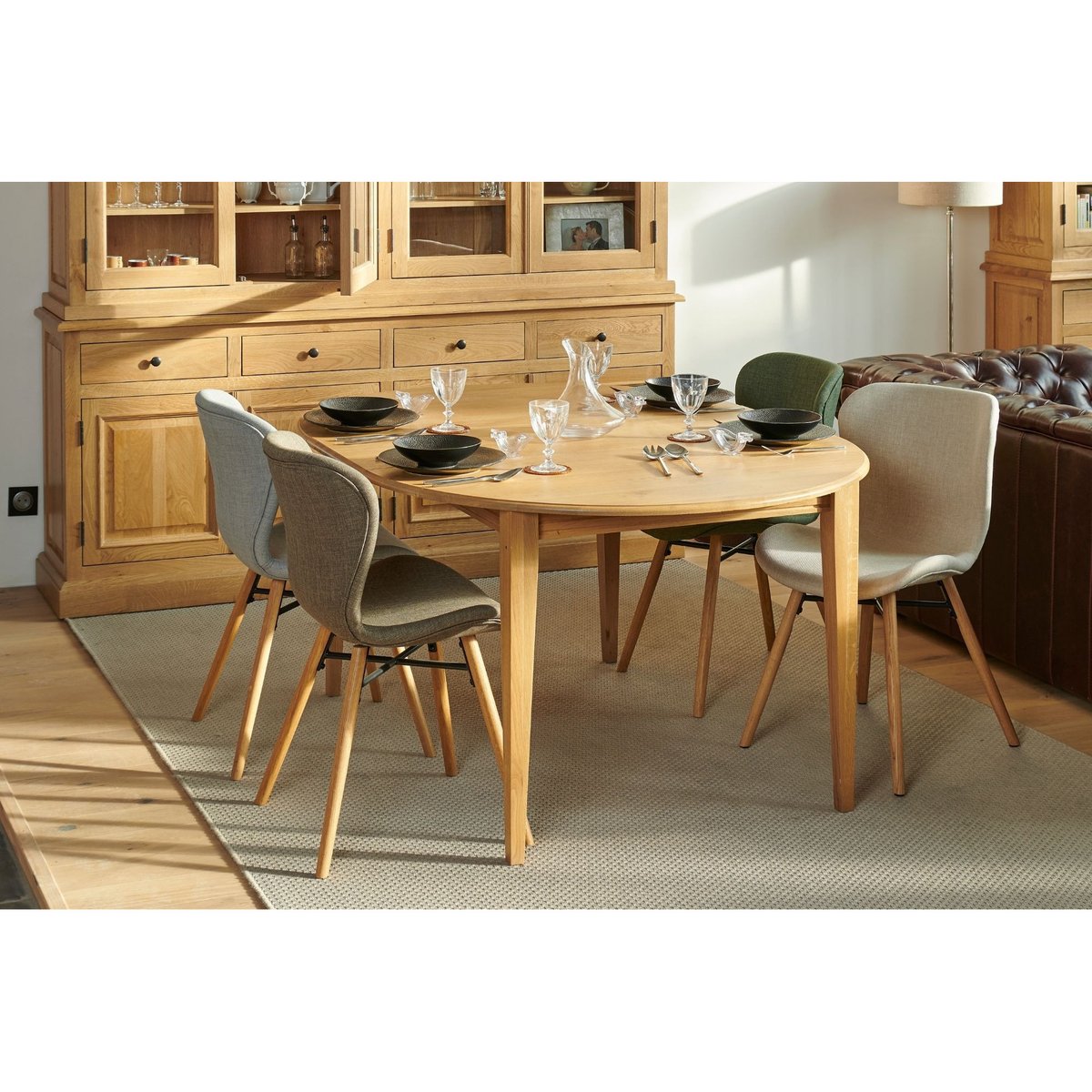 Table ronde extensible pieds tournés D105 + 4 chaises tissu - VICTORIA gris clair, HELLIN, DEPUIS 1862