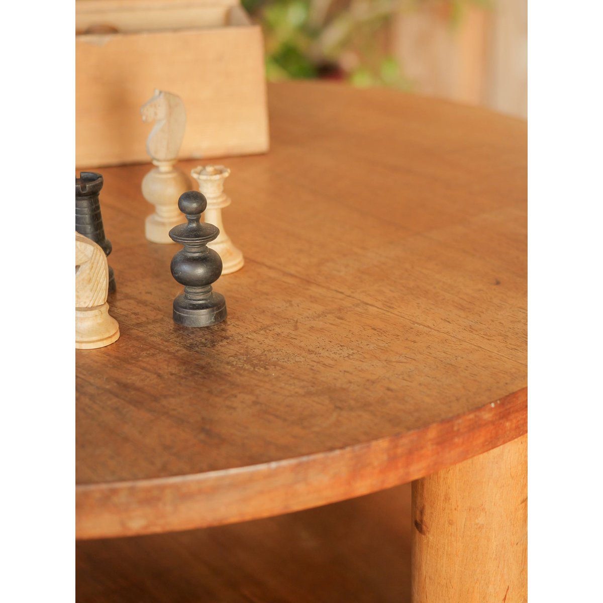 Table d'appoint aux pieds en laiton Francine N°1586 - Bon état bois foncé, DEBONGOUT