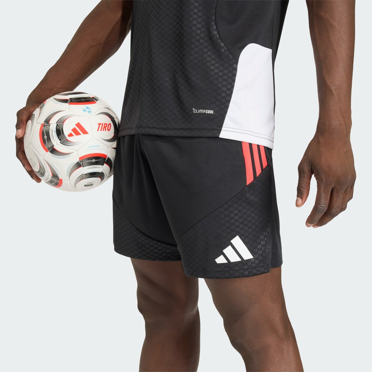 Short D'entraînement Tiro 26 Competition Short D'entraînement Tiro 26 Competition black / semi lucid red, adidas Performance