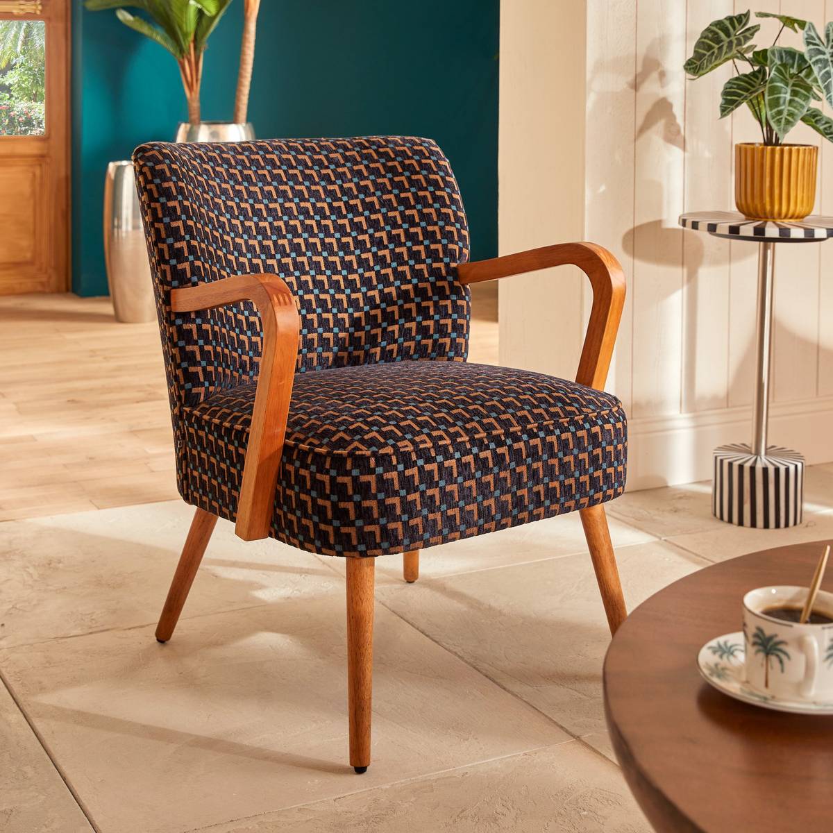 Fauteuil vintage en tissu chenille piètement hévéa CHIARA noir, ATMOSPHERA