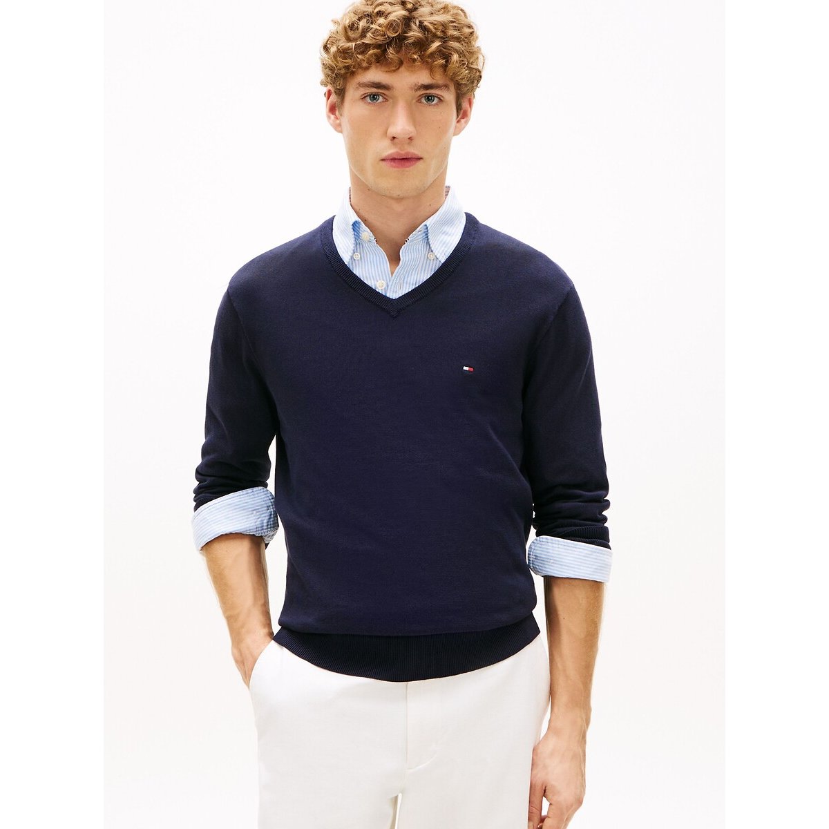 Camisola com decote em V, em malha fina marinho, TOMMY HILFIGER
