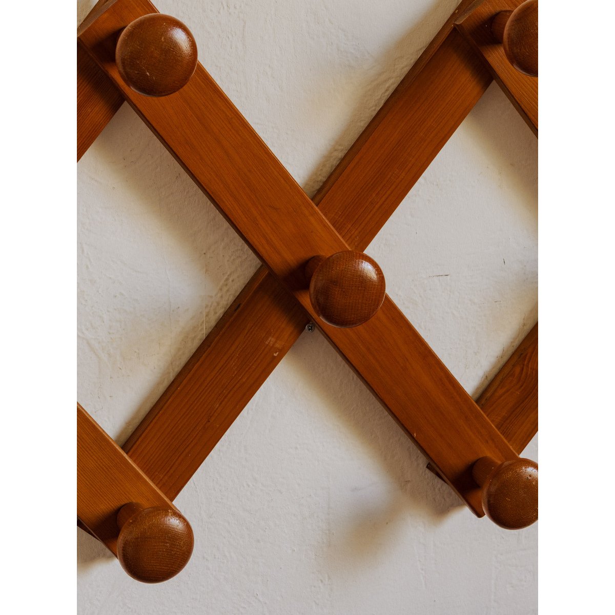 Porte-manteau mural en bois Max N°499 - Bon état bois foncé, DEBONGOUT