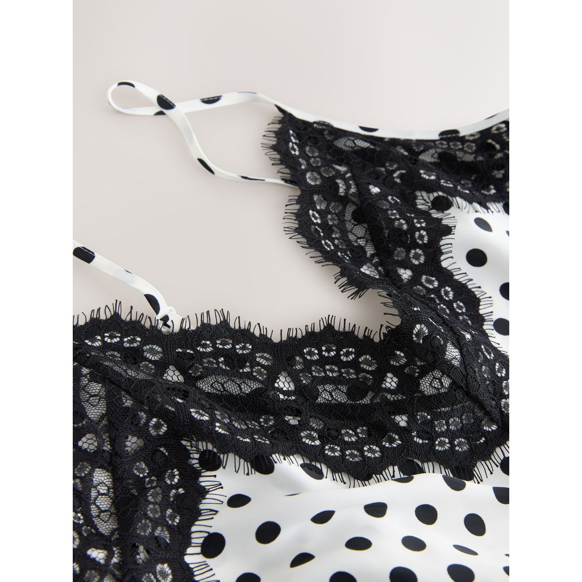 Robe caraco mi-longue en satin à dentelle pois monochromes, NEXT