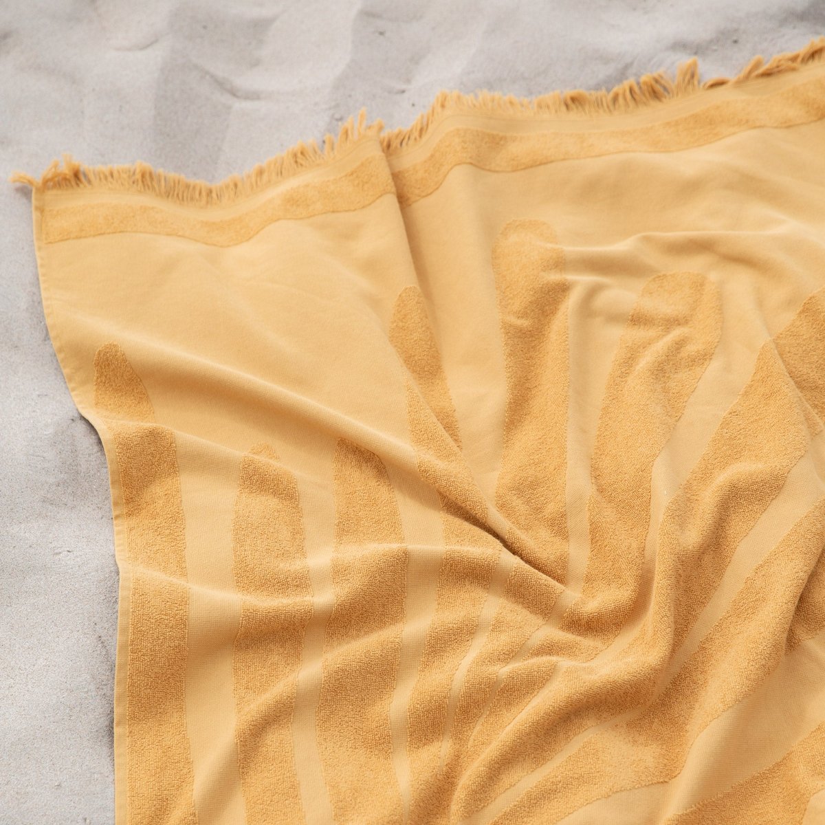Fouta De Plage en Motif feuillage en éponge TROPI jaune ocre, MADURA