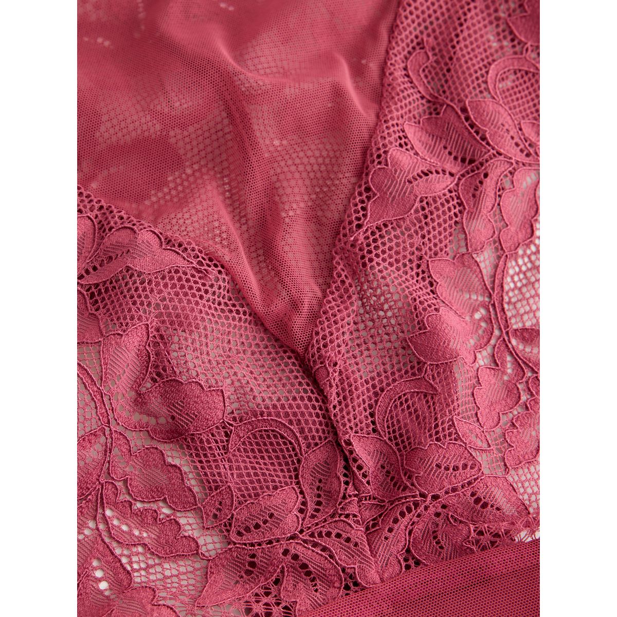 Culotte échancrée en dentelle, lot de 3 rouge bordeaux/chocolat/jaune, NEXT