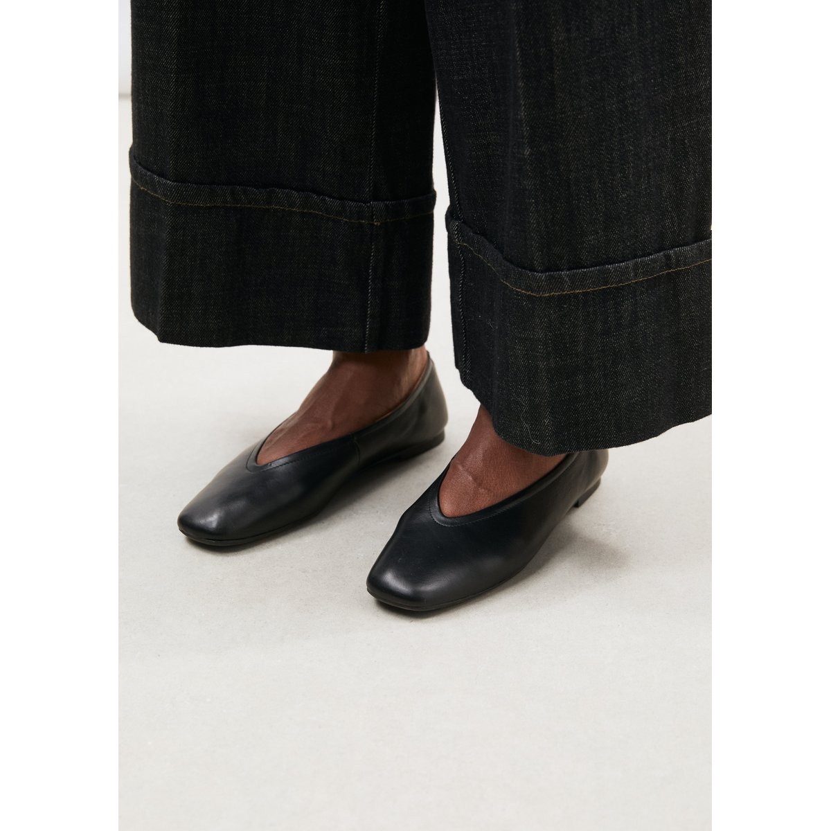 Ballerines en cuir noir, HUMILITY