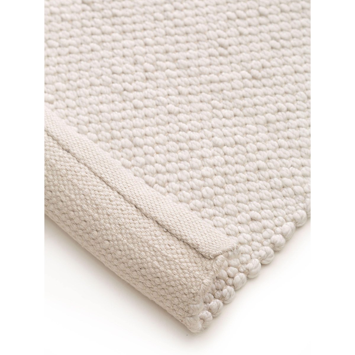 Tapis fabriqué à partir de matériaux recyclés tissé main KIAH crème, BENUTA