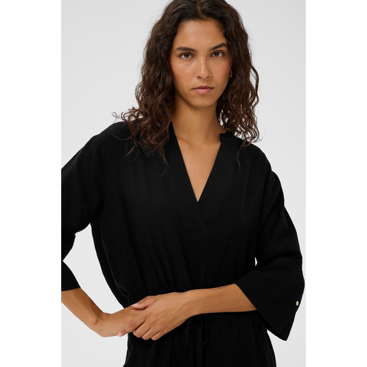 Robe noir, SOAKED IN LUXURY