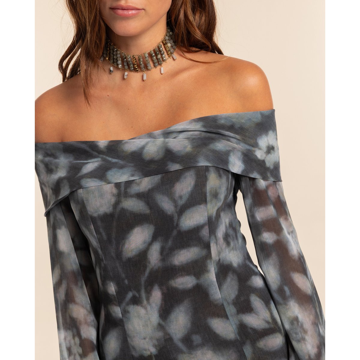 Robe longue en mousseline avec encolure Bardot bleu, THE-ARE