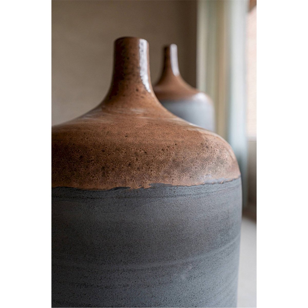 Vase bouteille en poterie fait main caramel et bleu gris, RECOLLECTION