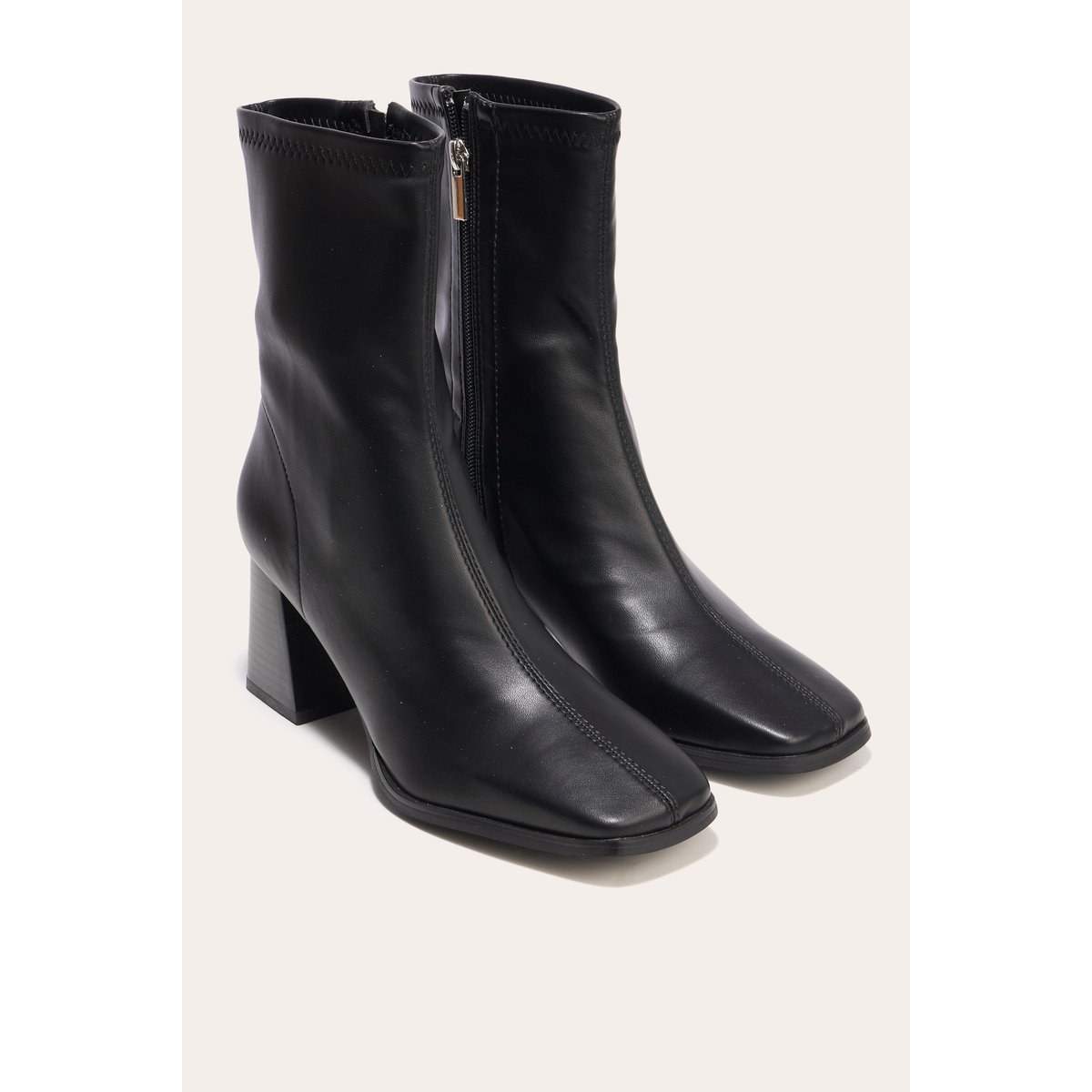 Bottines à talon noir, CACHE CACHE