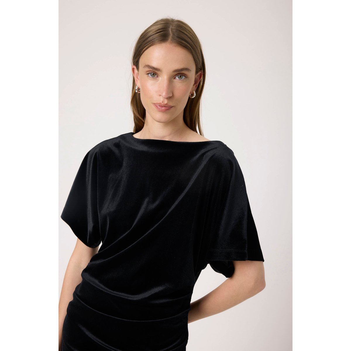 Robe noir, SOAKED IN LUXURY