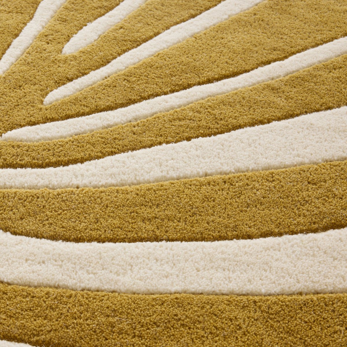 Tapis De Sol en Feuille de palmier en laine TROPI ecru et moutarde, MADURA