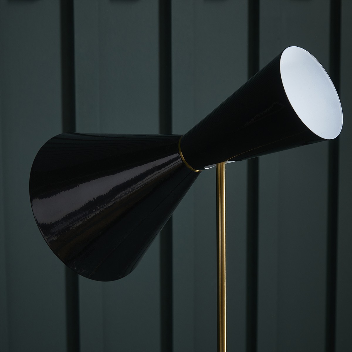 Lampe sur Pied François noir, SIGNATURE