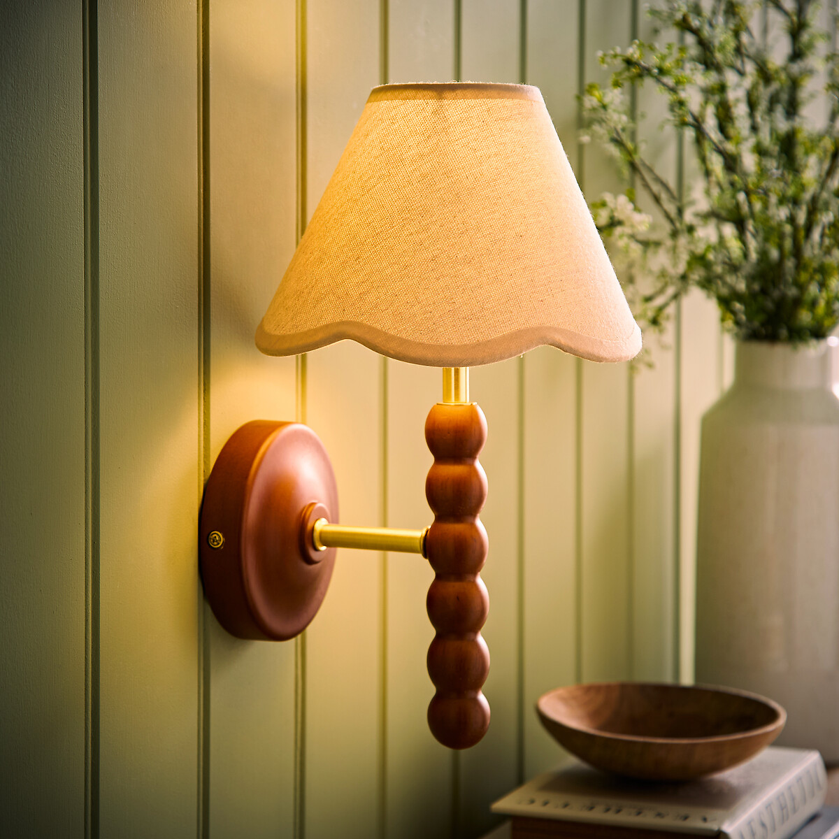 Bobbie Walnut Bobbin Wall Light with Scallop Shade natural, SO'HOME