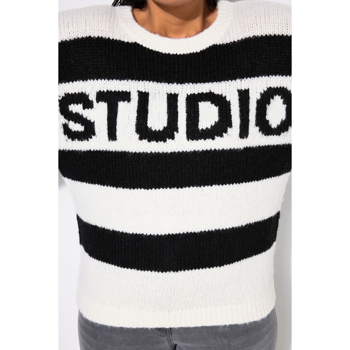 Pull oversize à larges rayures et message noir, STUDIO UNTOLD