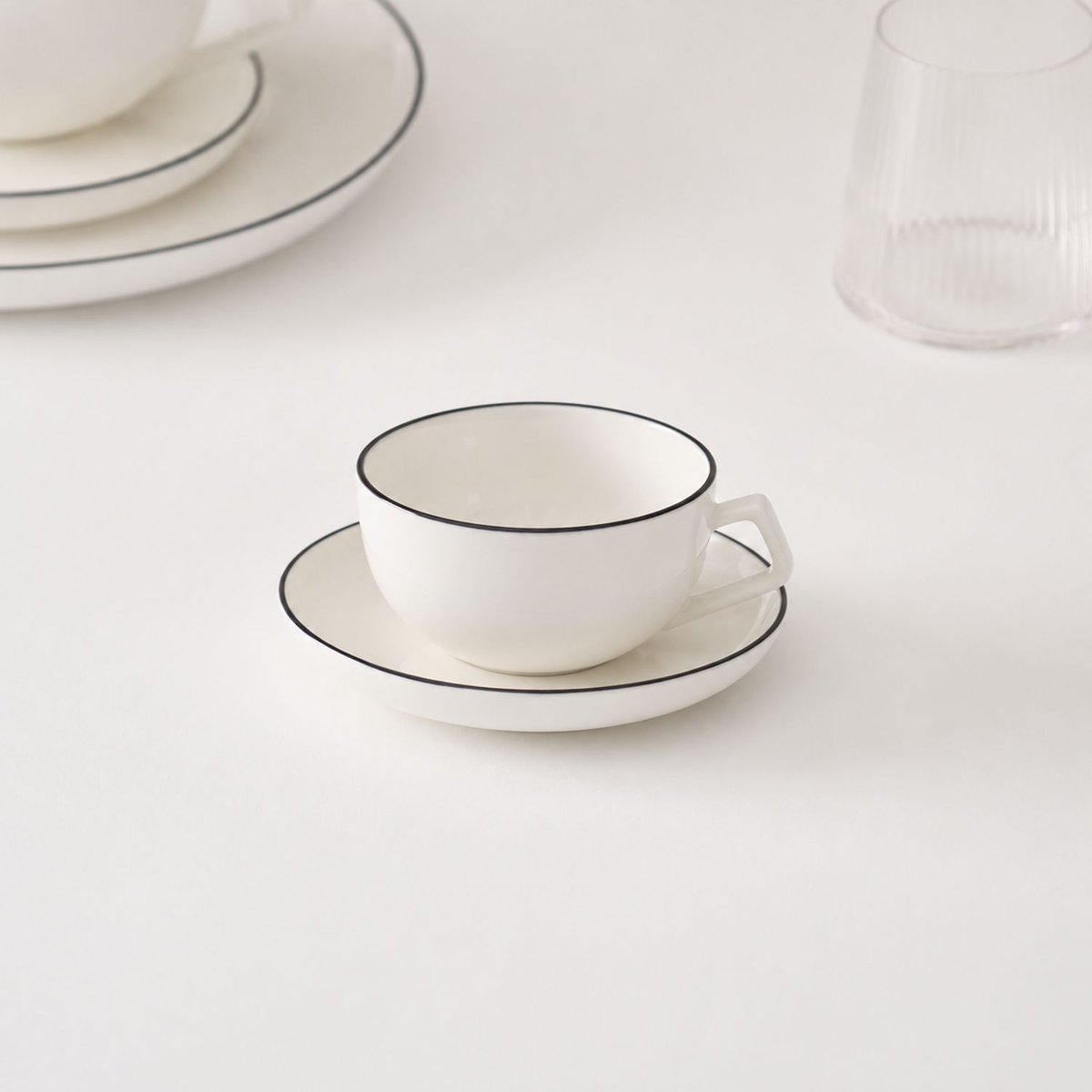 Lot de 4 tasses et soucoupes STUDIO BASE blanc, SP COLLECTION