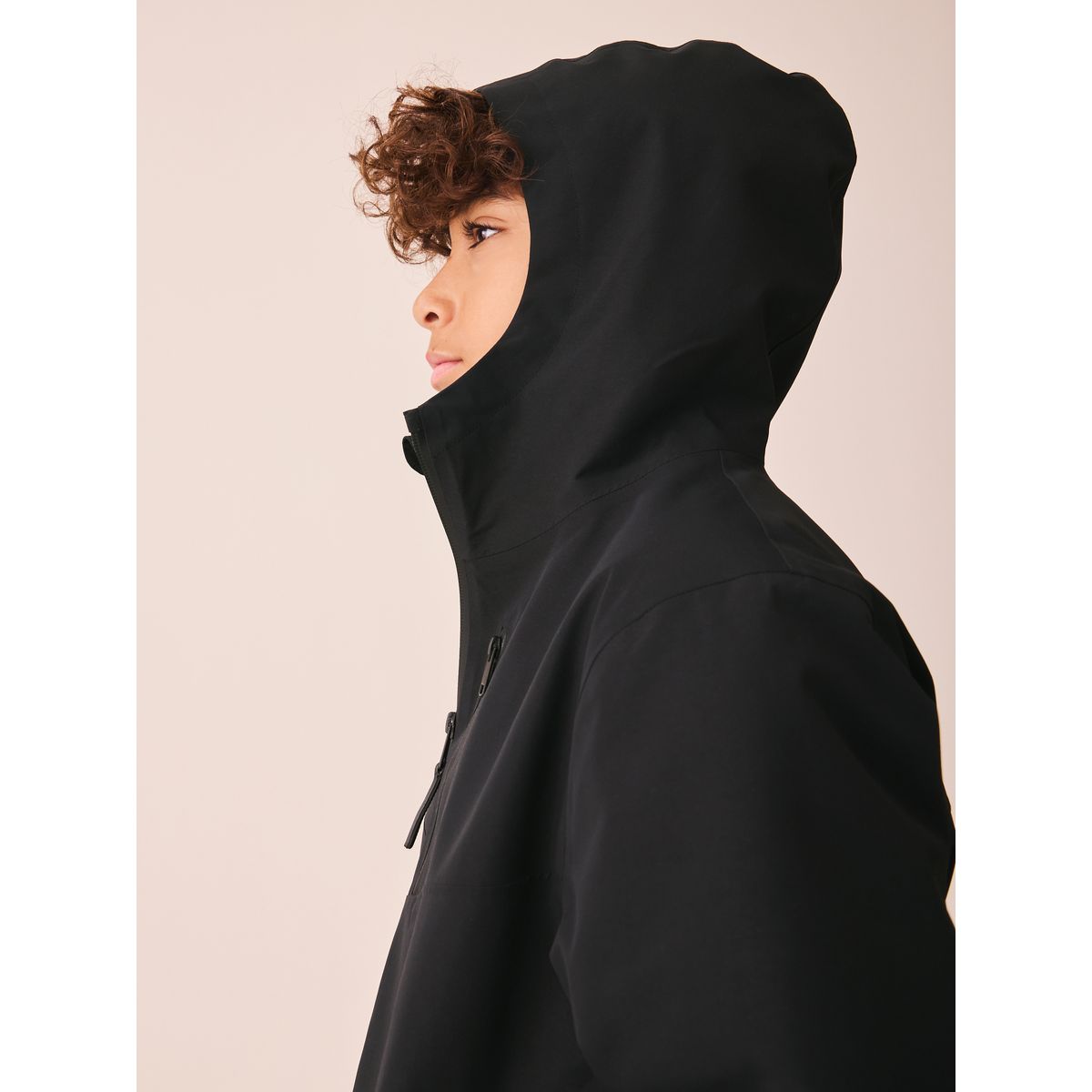 Anorak noir, NEXT