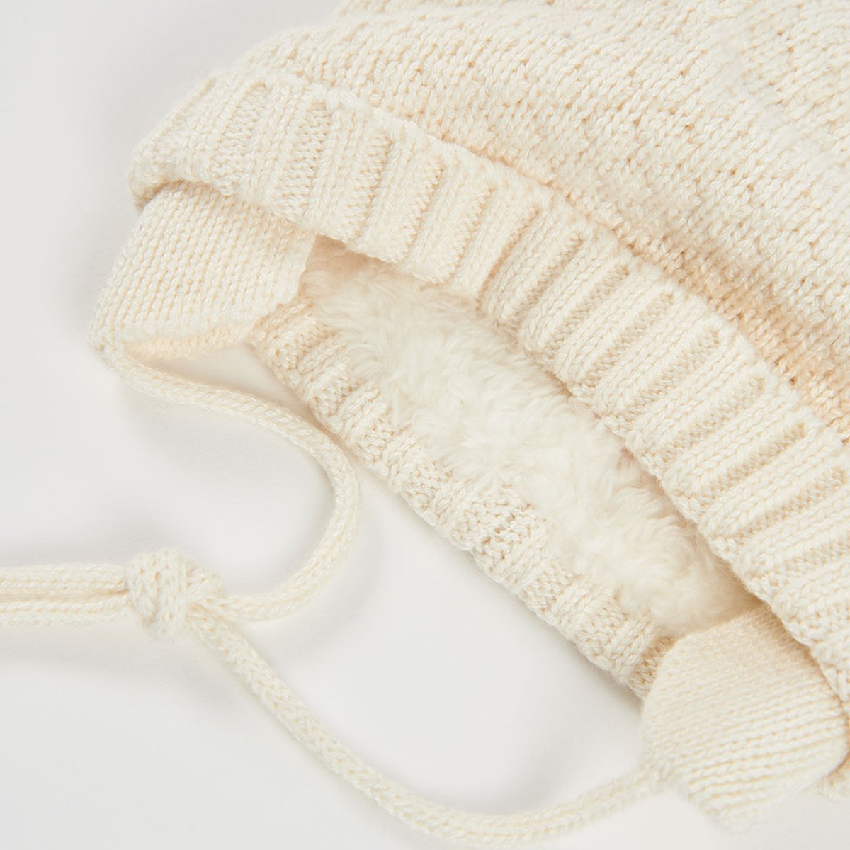 Bonnet bébé avec pompons blanc, BOBOLI