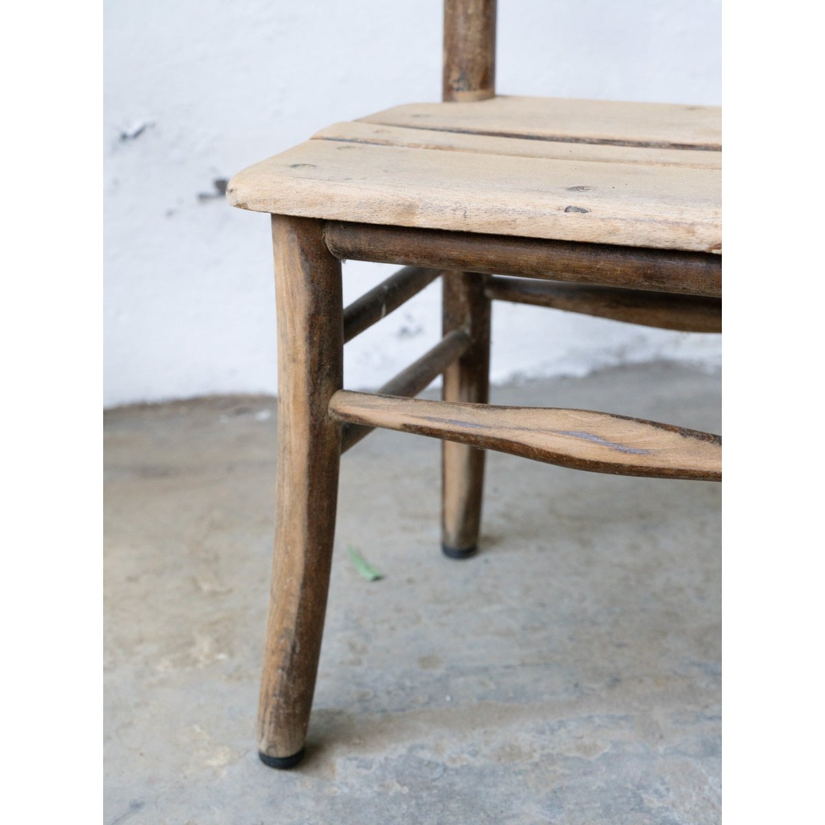 Chaise en bois à lattes pour enfant Ernestine N°1356 - Bon état bois clair, DEBONGOUT