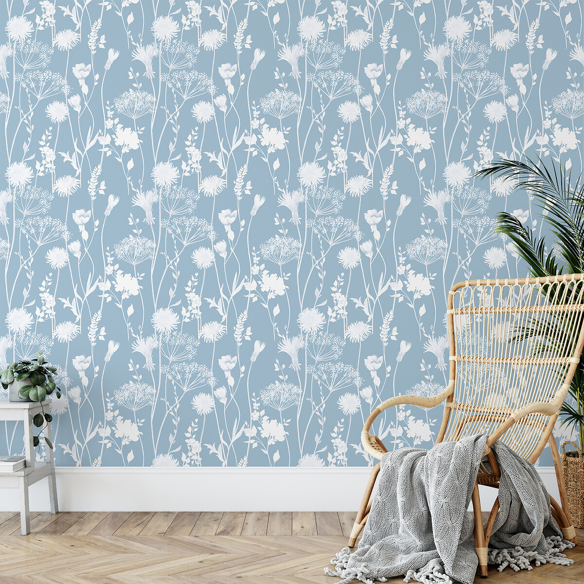10m Meadowsweet Floral Wallpaper blue, CATHERINE LANSFIELD
