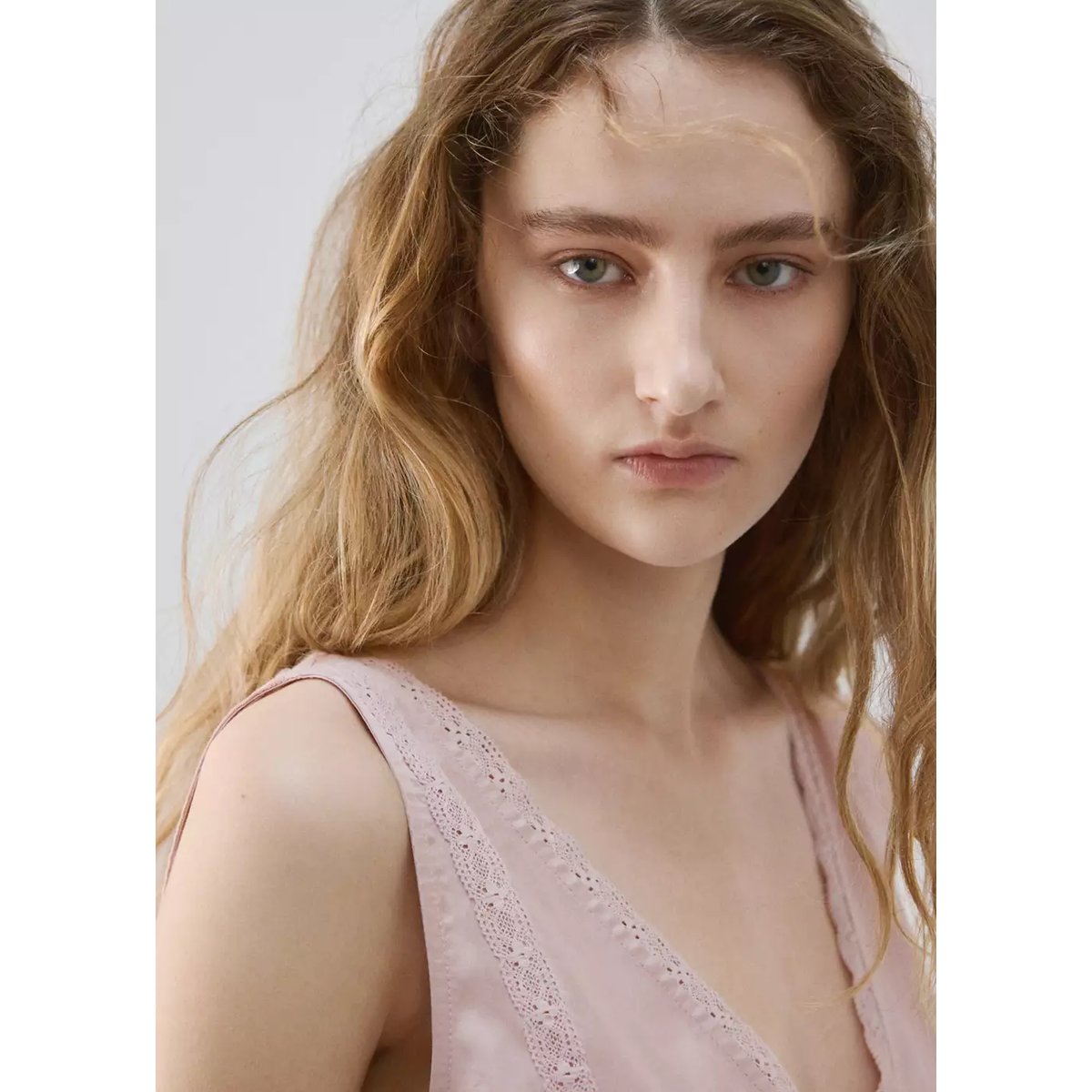 Haut de pyjama finition brodée rose pâle, MANGO