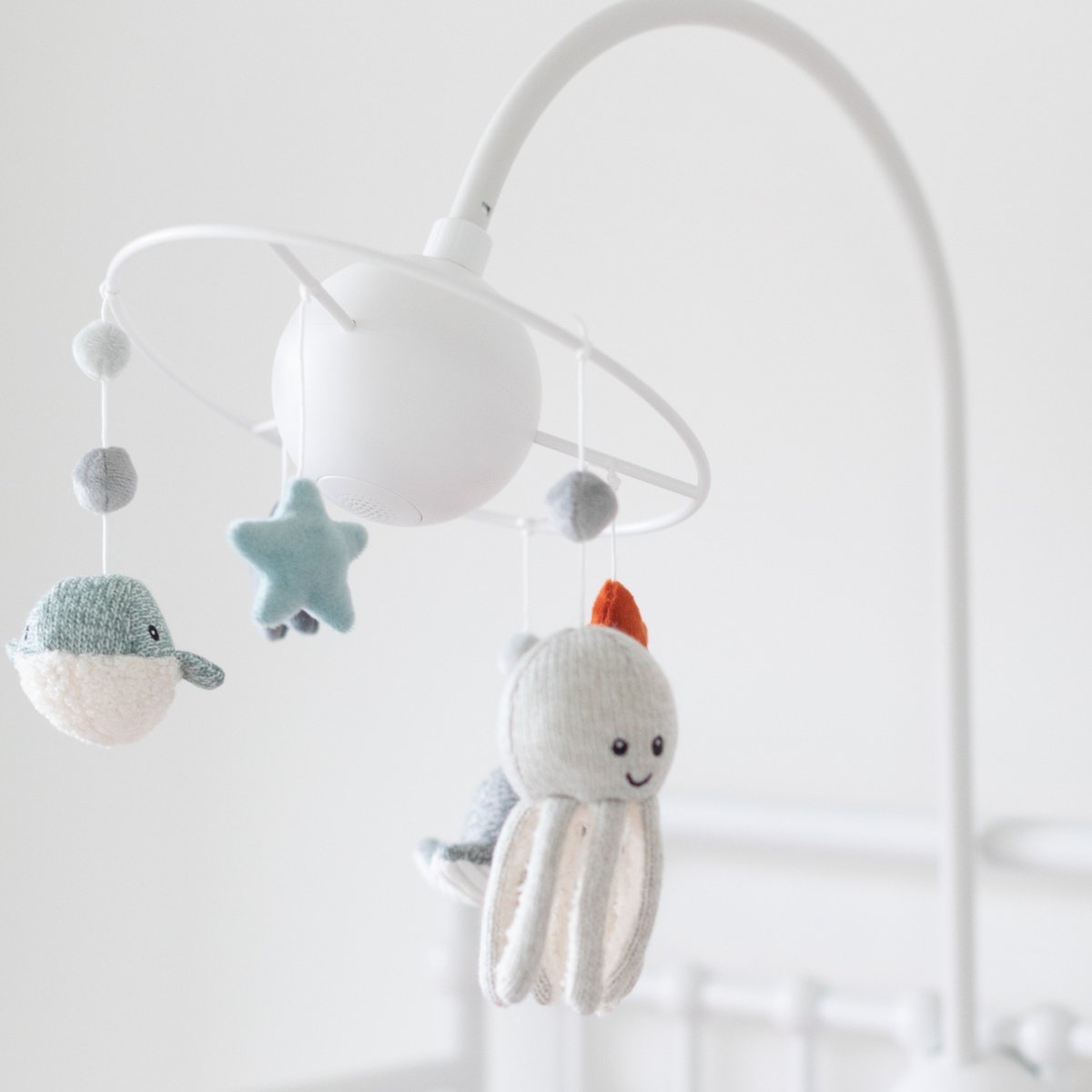 Mobile pour bébé orange, vert, blanc, FLOW