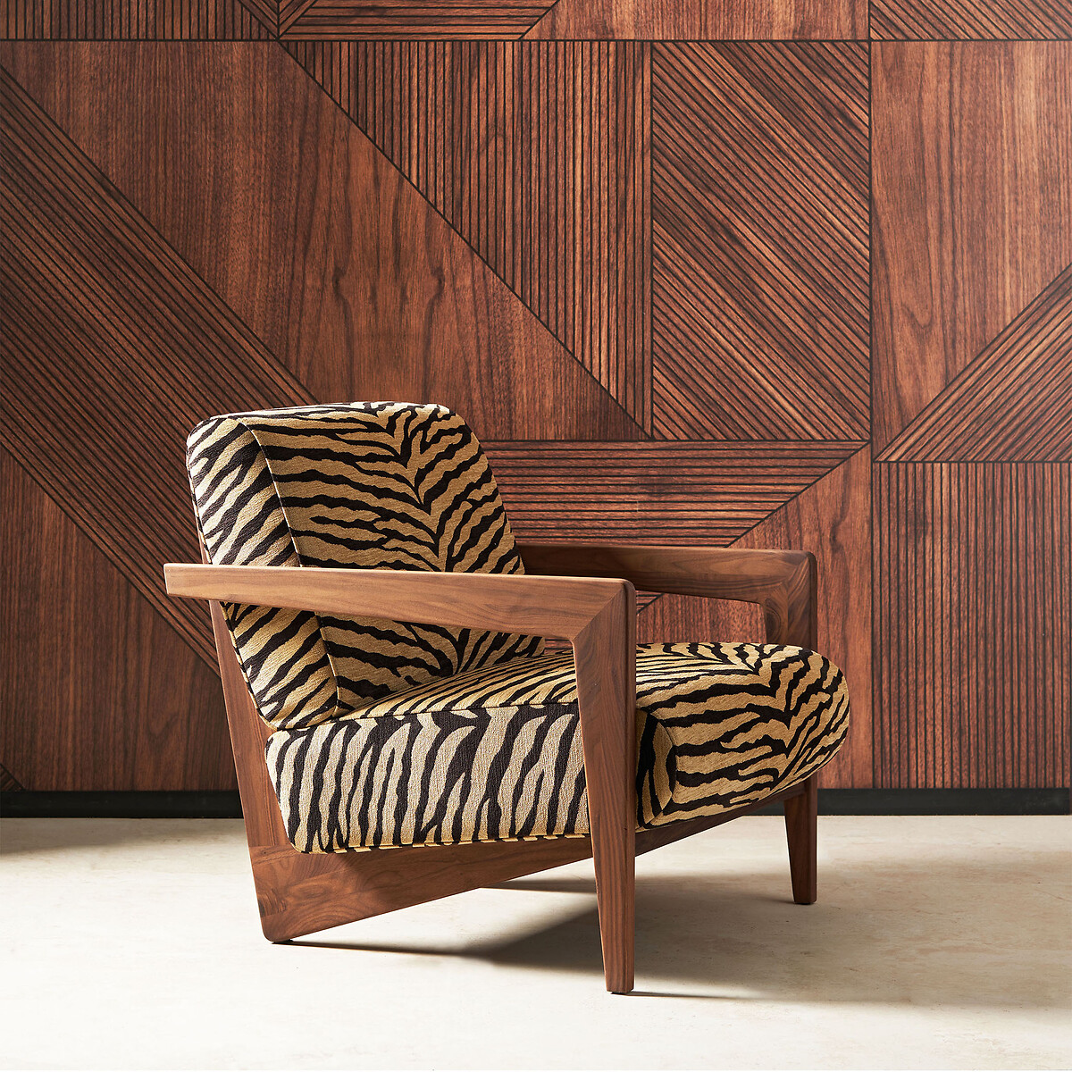 Fauteuil noyer massif tissu jacquard, Izag imprimé animal, AM.PM