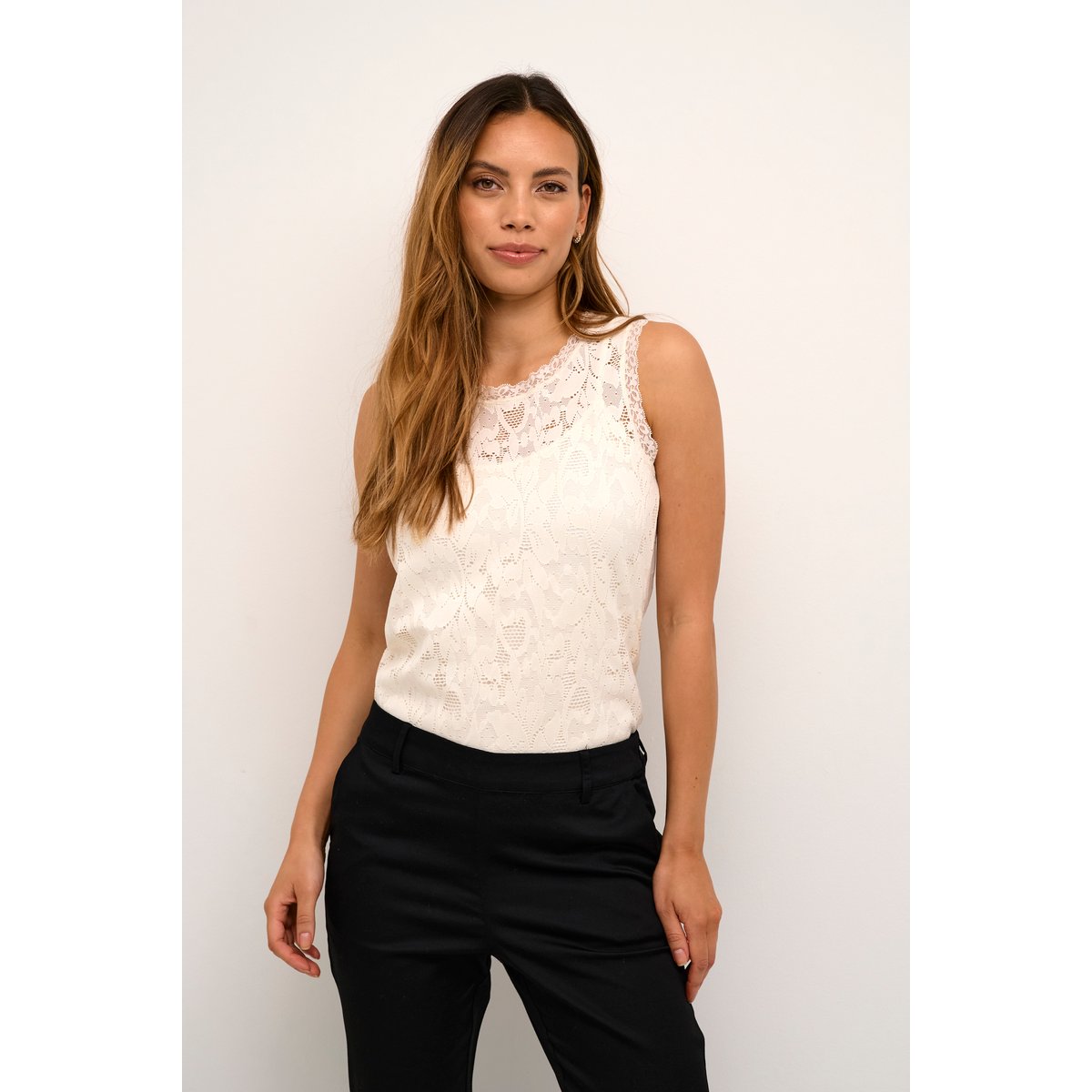 Sleeveless blouse blanc spring gardenia, CULTURE