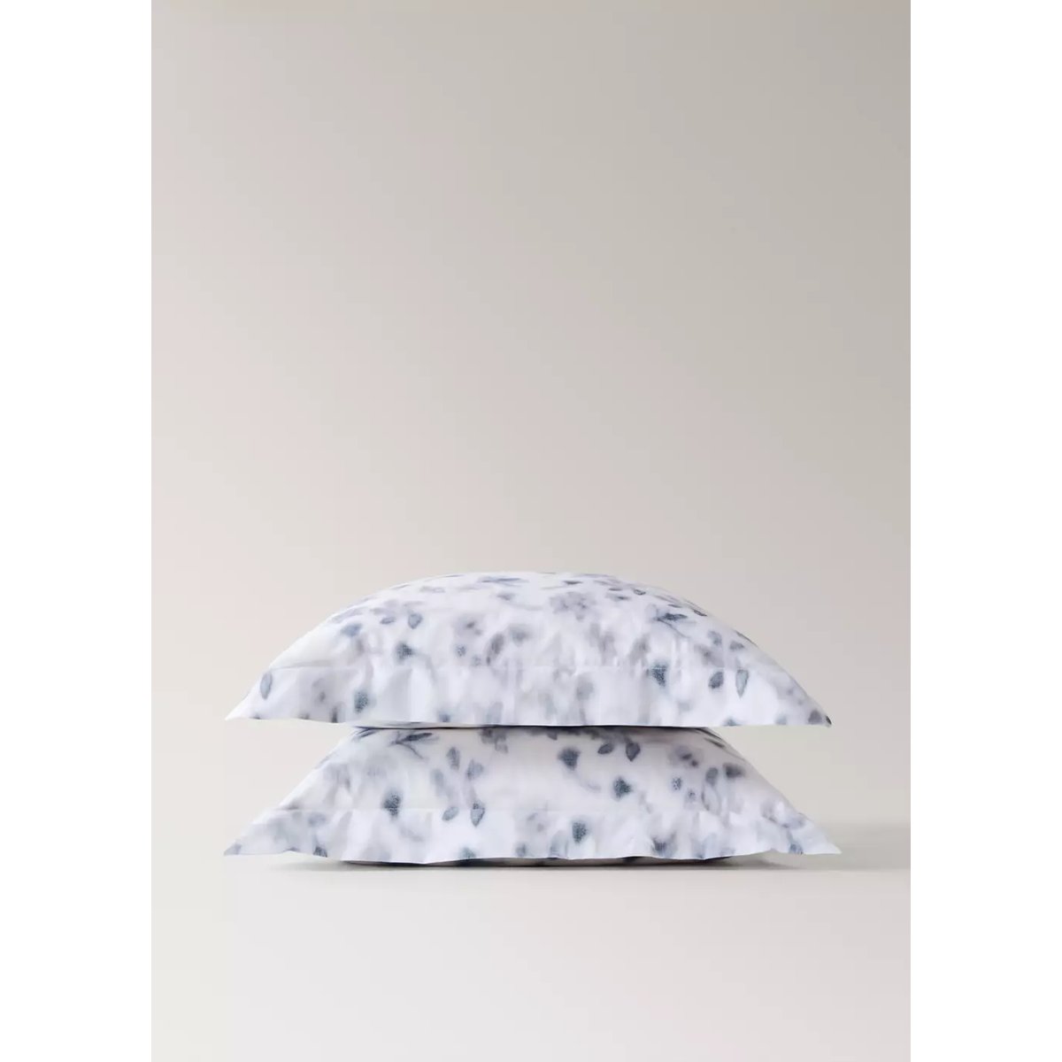 Deux taies d’oreiller percale fleur estompée 60x60 cm bleu, MANGO HOME