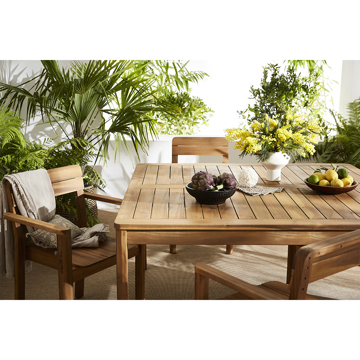 Table de jardin carrée en bois massif L147 cm AKIS naturel, MILIBOO