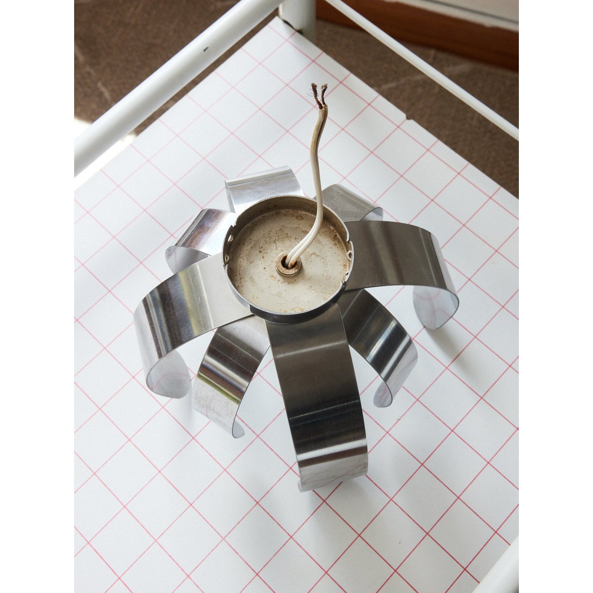 Paire d'appliques en chrome Sonia N°304 - Bon état gris, DEBONGOUT