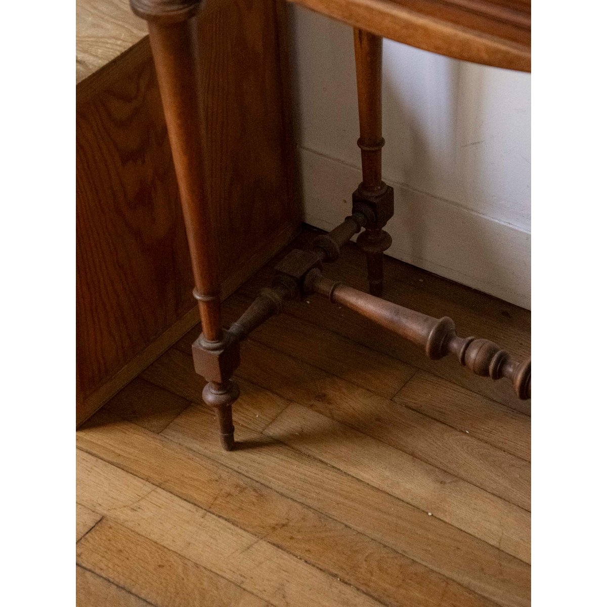 Coiffeuse au bois sculpté Louise N°337 - Bon état bois foncé, DEBONGOUT