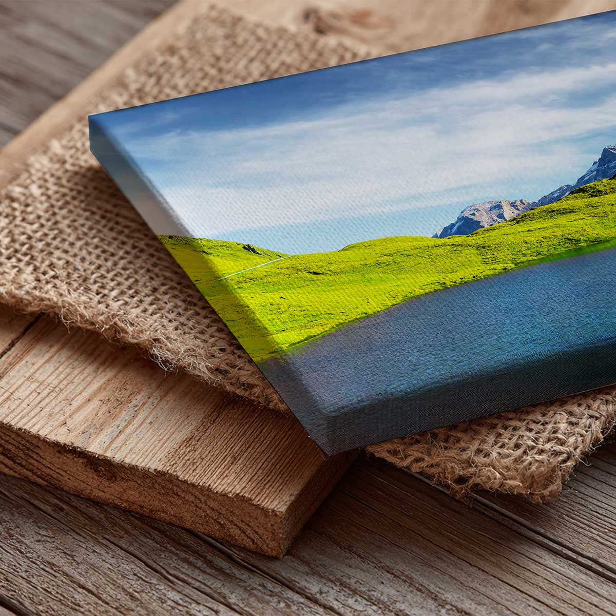 Tableau panoramique lac alpin turquoise et sommets enneigés été toile imprimée, HEXOA