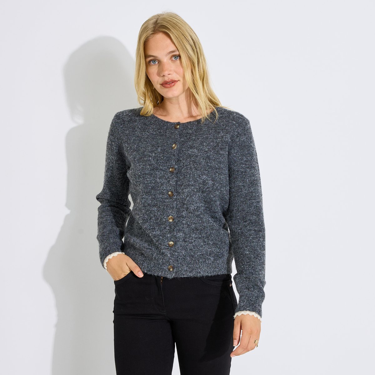 Gilet col rond . gris, GRAIN DE MALICE