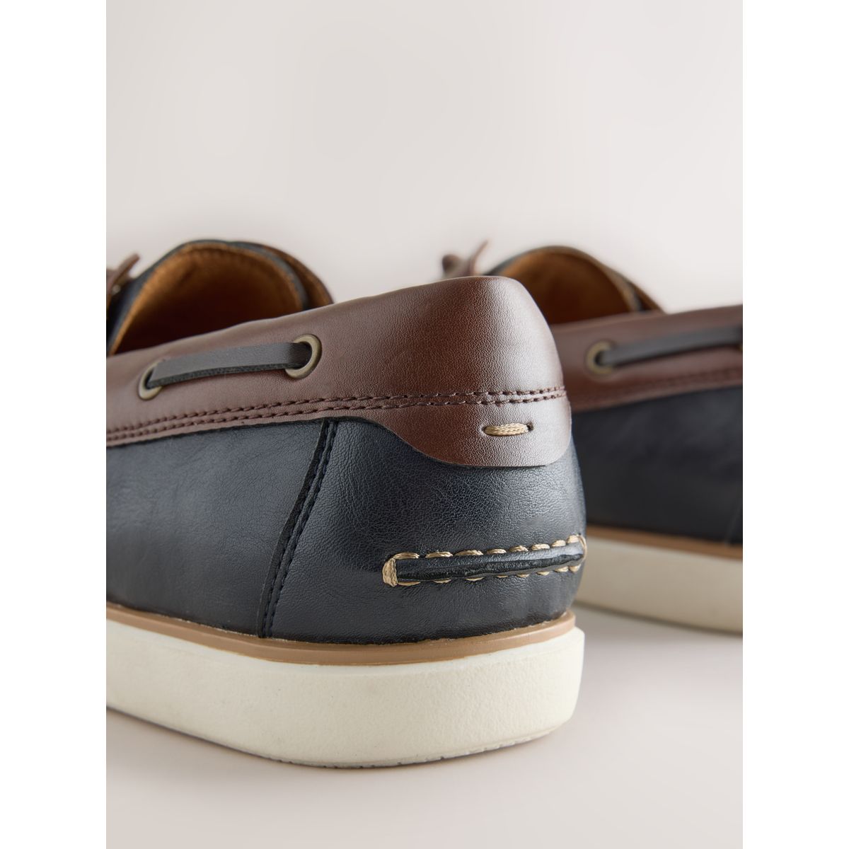 Chaussures bateau compensées confortables fauve/bleu marine, NEXT