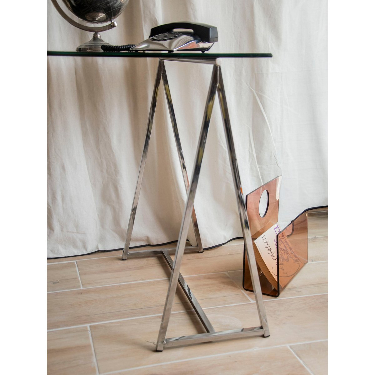 Bureau au plateau en verre fumé et pieds en chrome Yvan N°547 - Bon état fumé, DEBONGOUT