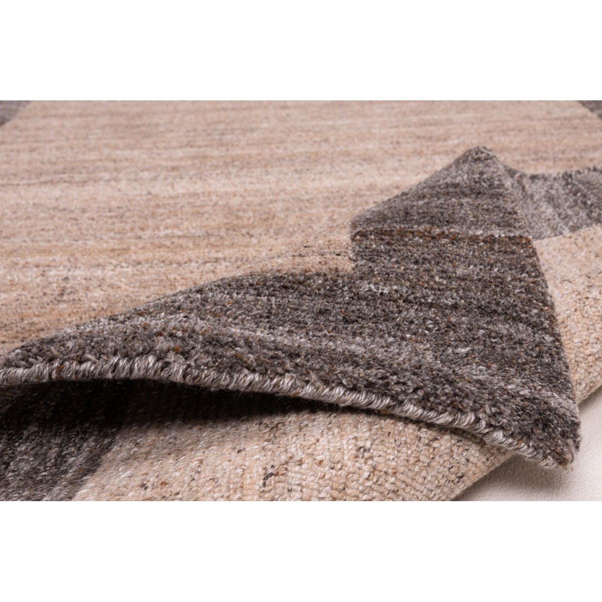 Tapis noué main en polyester recyclé adapté à l'extérieur - ECO RUG sable, THEKO