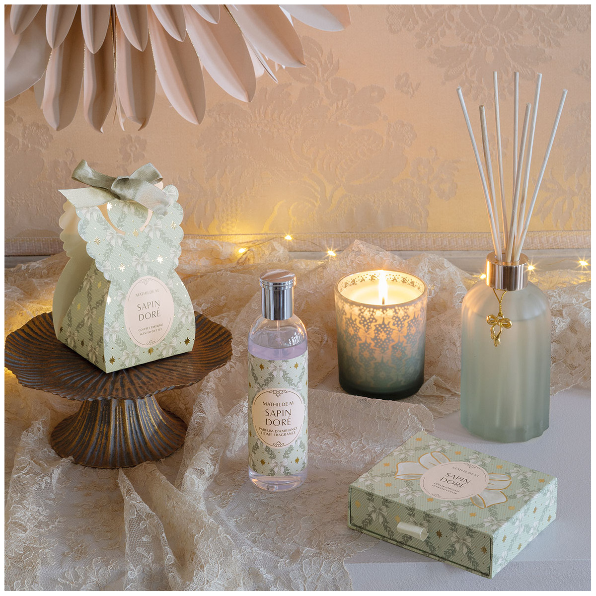 Bougie 160 g parfum Sapin Doré RUBANS DE FÊTE vert, MATHILDE M