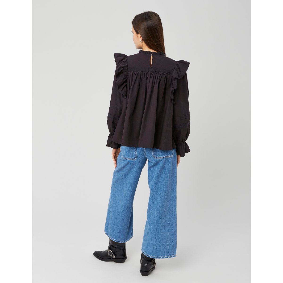 Blouse à volant noir, BZB