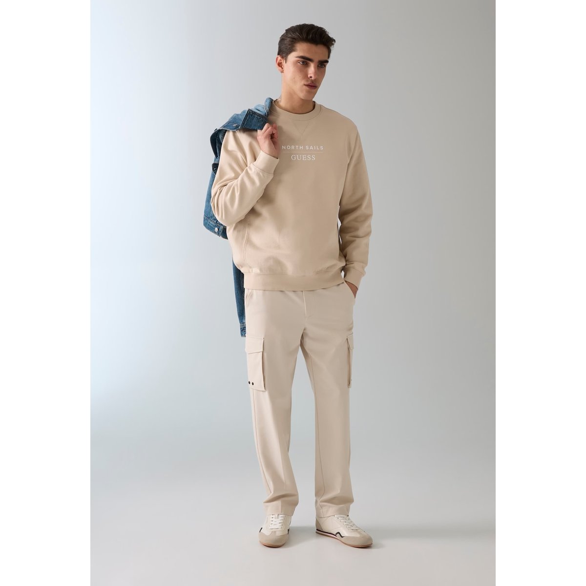Sweatshirt Regular Fit crème, GUESS