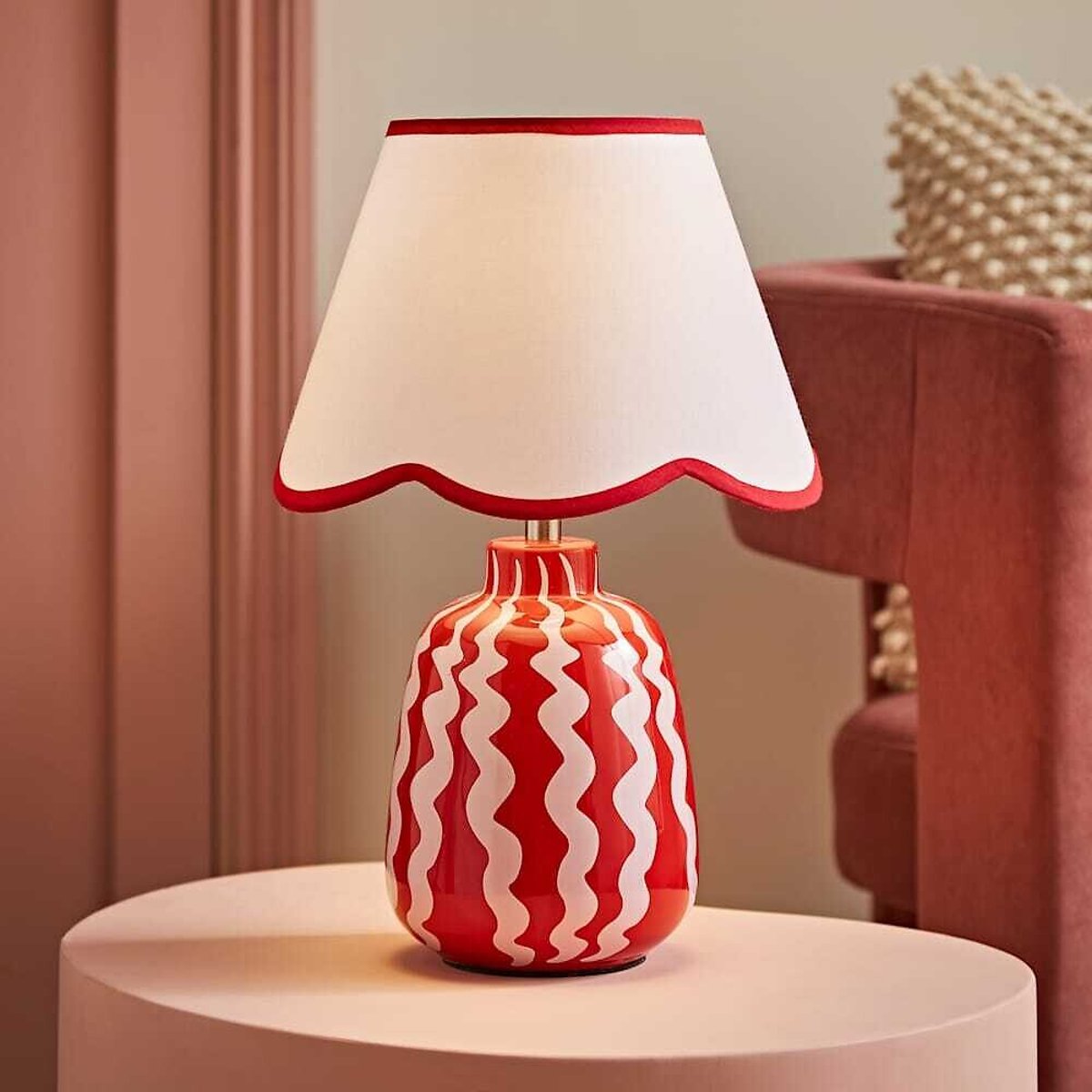 Katey Wiggle Stripe Table Lamp with Scallop Shade red, SO'HOME