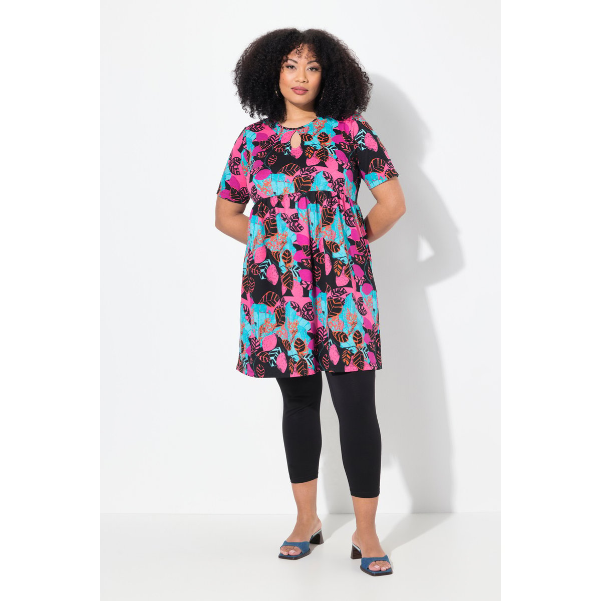 Robe en jersey. Col rond et manches courtes. aqua foncé, ULLA POPKEN