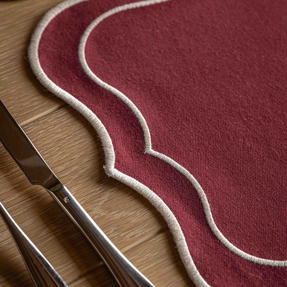 Set of 4 Vintage Scalloped Placemats red, ÉDITÉ