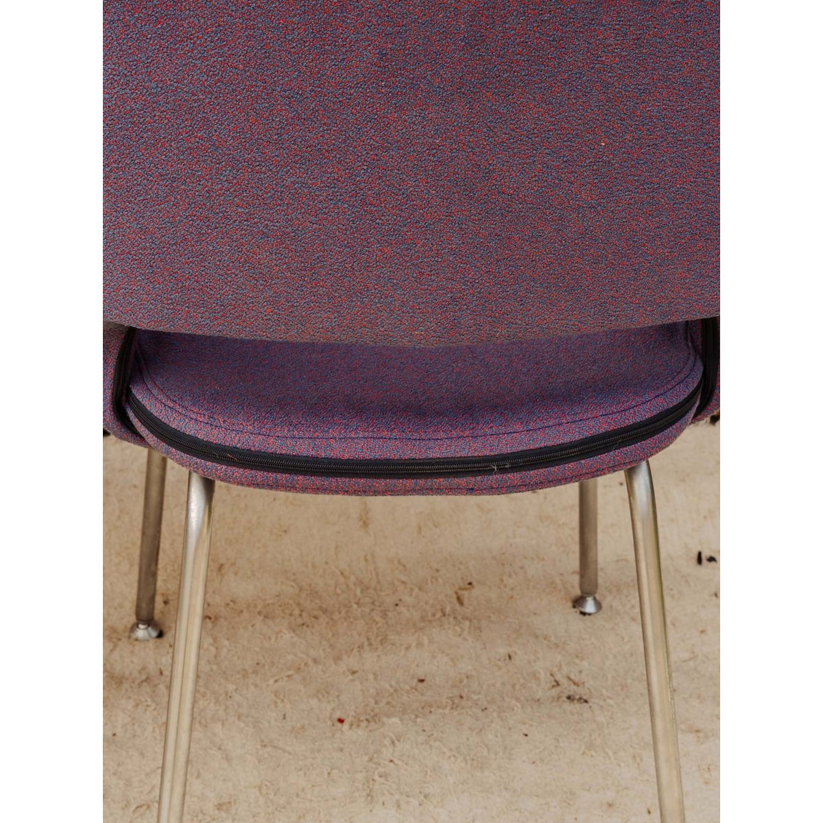 Lot de 4 chaises en tissu violet Alma N°2078 - Bon état argenté, DEBONGOUT