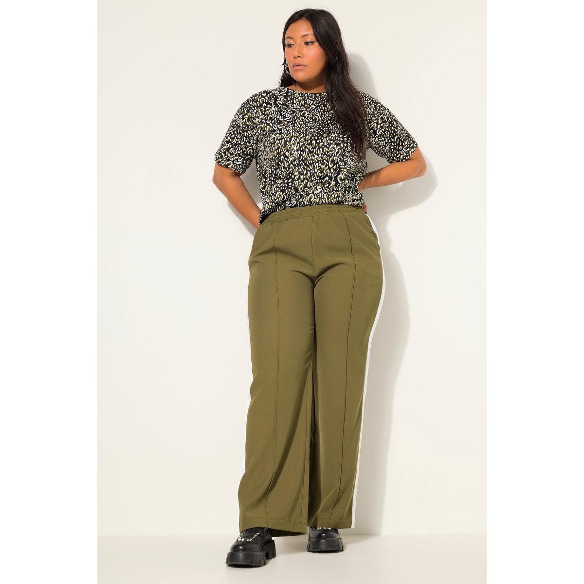 Pantalon à coupe Wide Legs. Taille élastique olive foncé, STUDIO UNTOLD