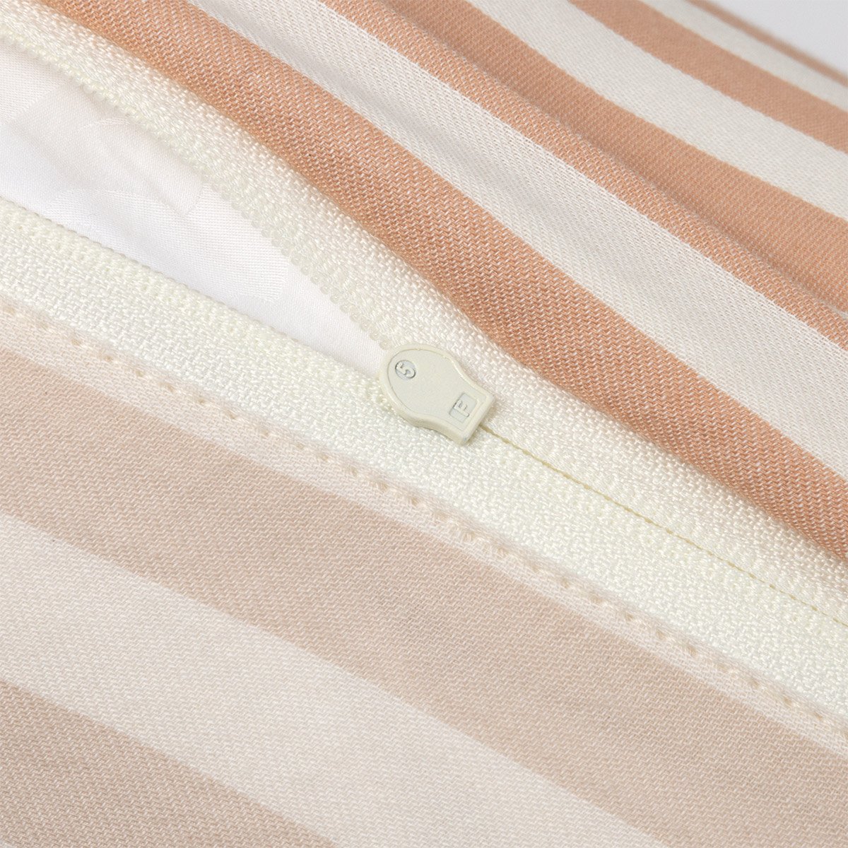 Taie d'oreiller en satin de coton marron, FIFTY-FIFTY nougat, DESFORGES
