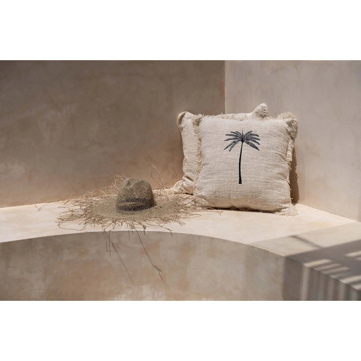 Housse de coussin en coton GILI PALM noir beige, BAZAR BIZAR