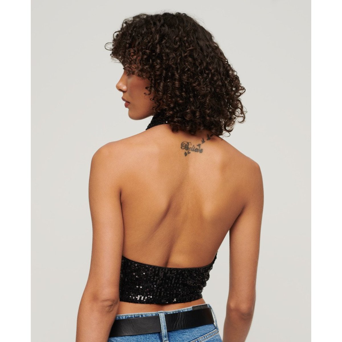 Haut dos nu à sequins et col bénitier noir à sequins angulaires, SUPERDRY